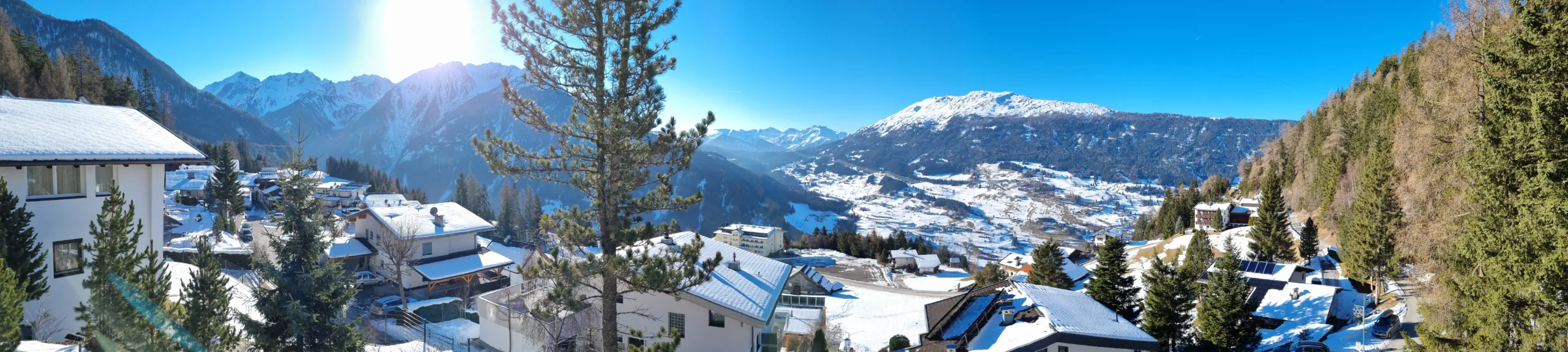Winterpanorama vom Ferienhaus Traudl – Blick auf die verschneite Berglandschaft im Pitztal Tirol